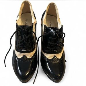 Black and Cream Women's Oxford Shoes